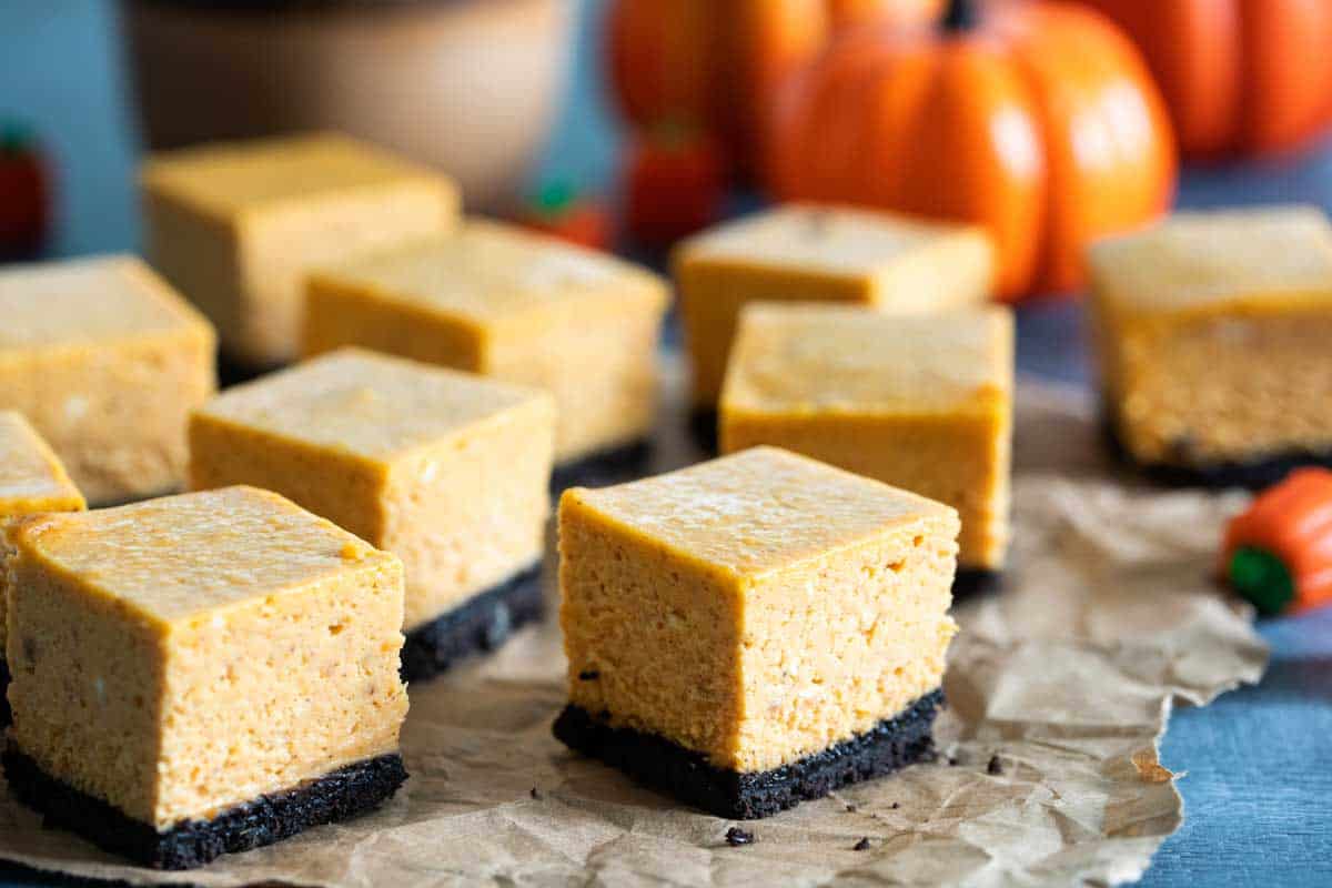 pumpkin cheesecake bars with cookie crust