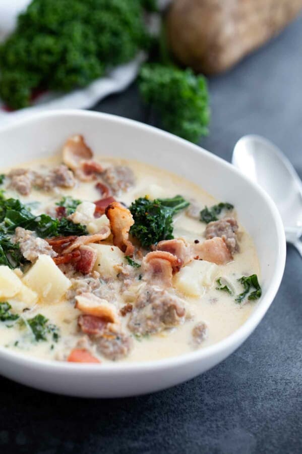 bowl of copycat Zuppa Toscana soup