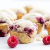 raspberry muffins with white chocolate chips with fresh raspberries