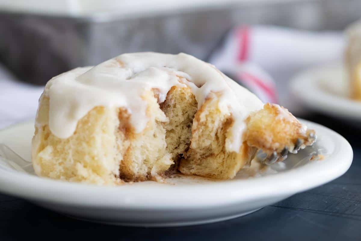 texture of cinnamon roll on a plate