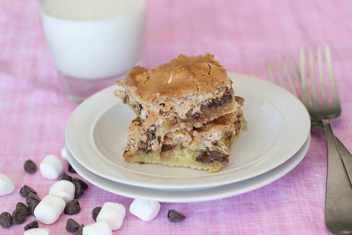 2 cookie bars topped with brown sugar meringue on a plate