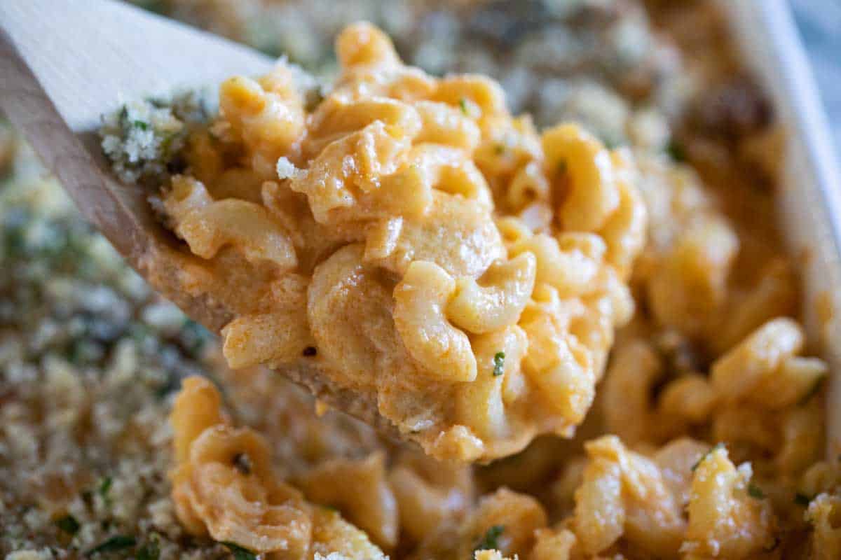 wooden spoon full of Buffalo Chicken Mac and Cheese