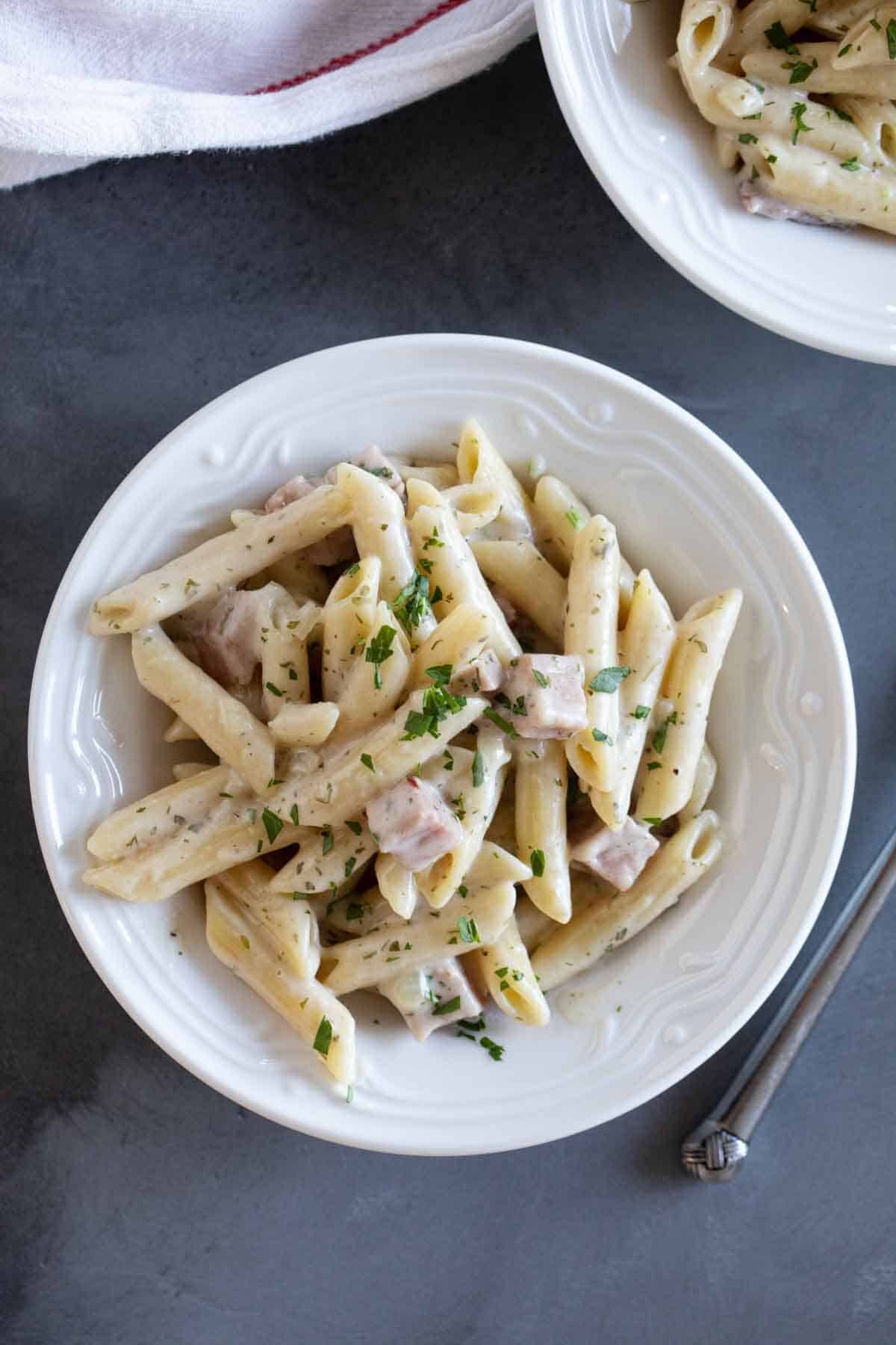 penne pasta with ham and cheesy sauce