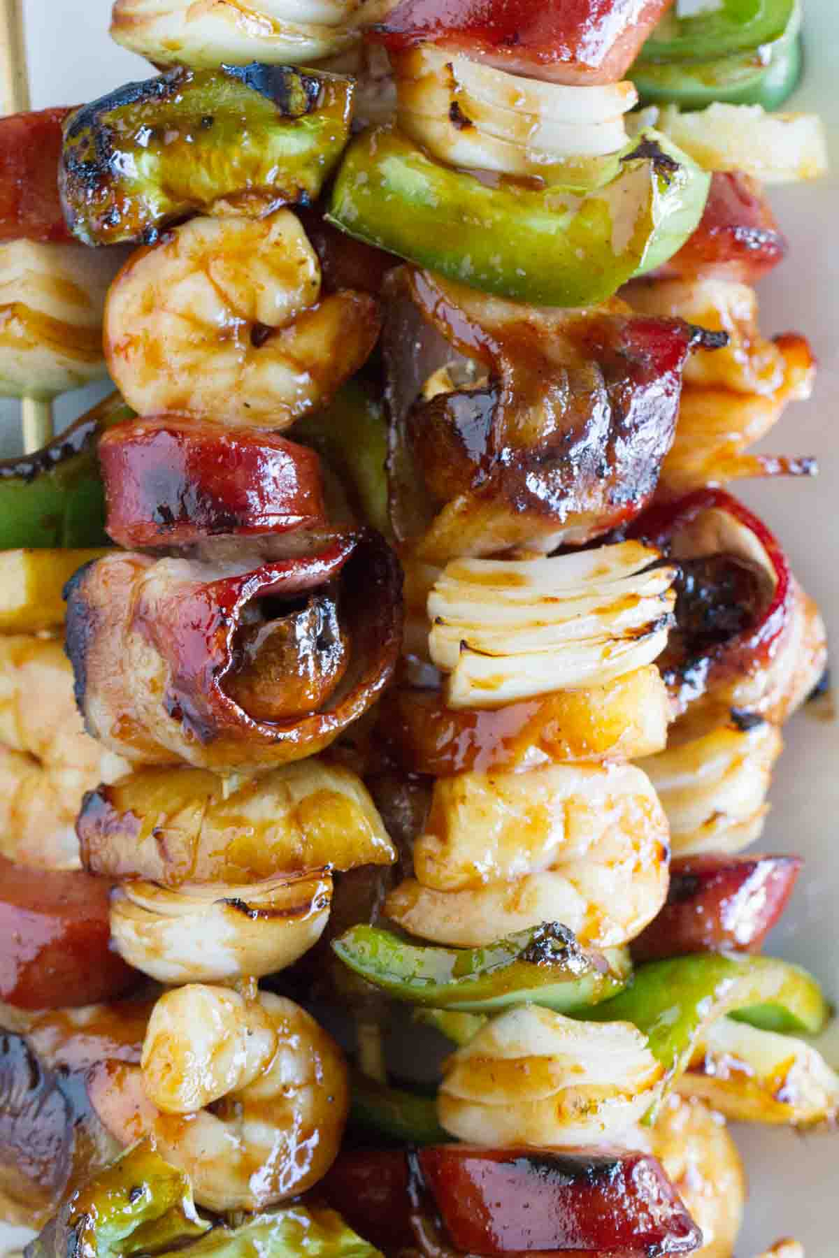 I know I have it easy today, because well - central air. I know I really have no ground to stand on when it comes to complaints, because there are areas of the country where central air isn't pretty much standard. But still - the heat zaps all of the energy and motivation right out of me. sausage, shrimp, and vegetables on a wooden skewer