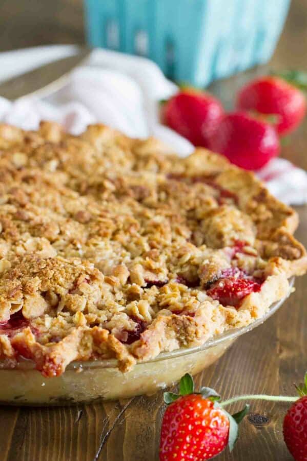 Strawberry Crumble Pie with fresh strawberries