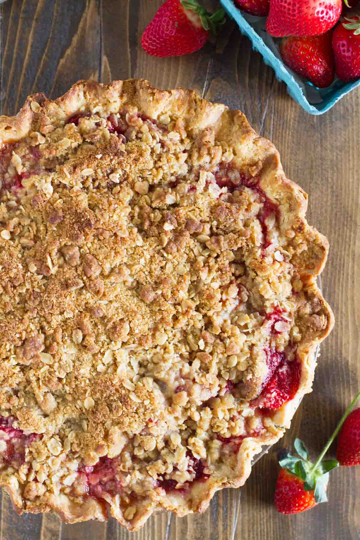 strawberry pie topped with crumble topping