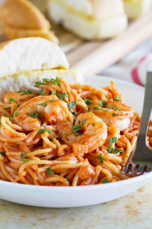 Serving of Creamy Shrimp and Tomato Pasta with garlic bread