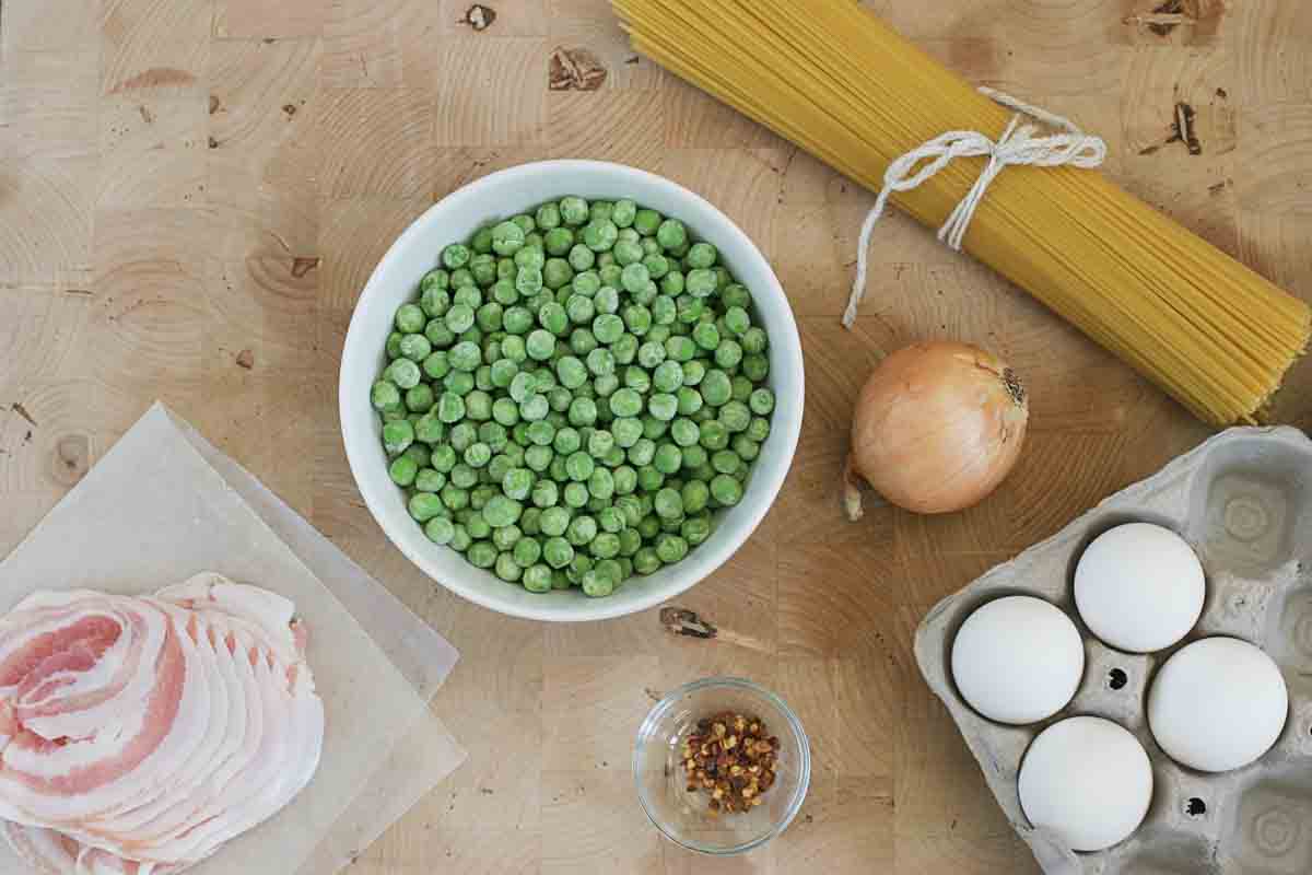 ingredients needed to make pancetta pasta with peas.