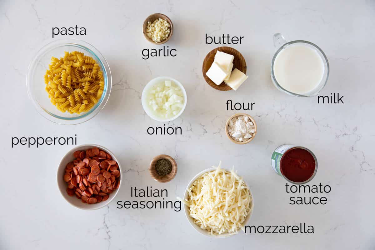 Ingredients needed to make pizza pasta.