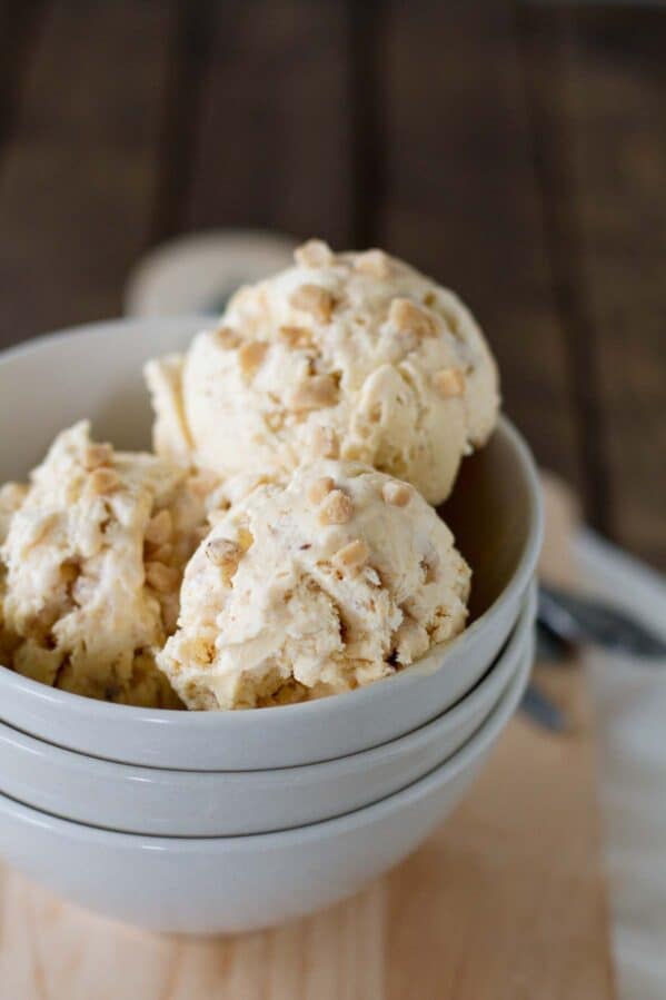 No churn pumpkin ice cream with toffee pieces.