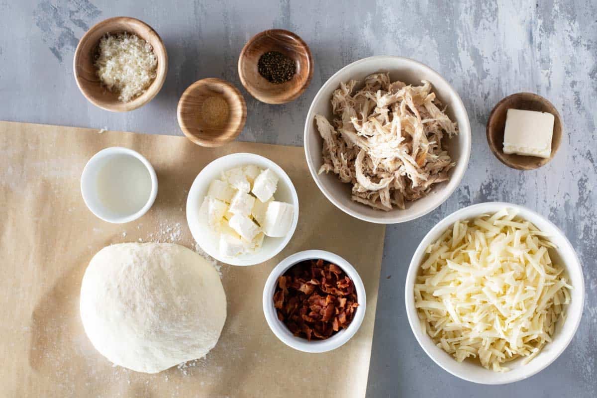 Ingredients to make Chicken Alfredo Pizza.