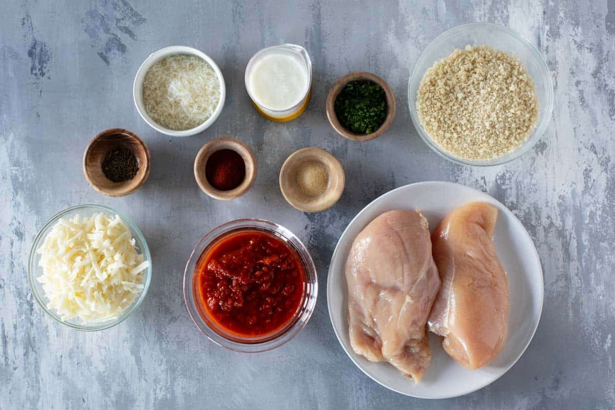 Ingredients for Baked Chicken Parmesan.