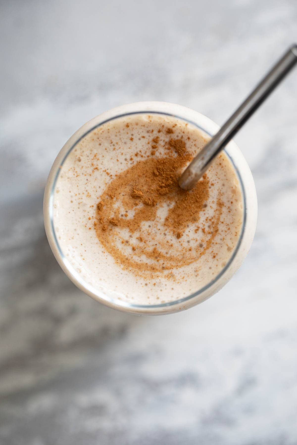 Vanilla Chai Smoothie with a metal straw.