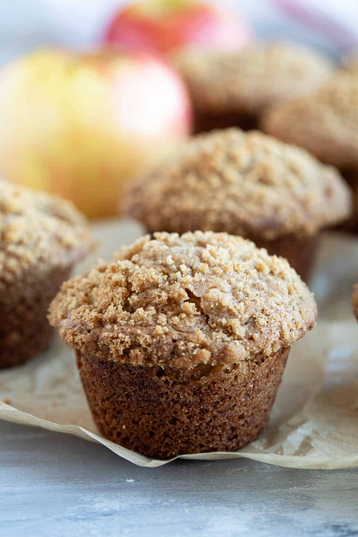 Apple cinnamon muffins with crumb topping.