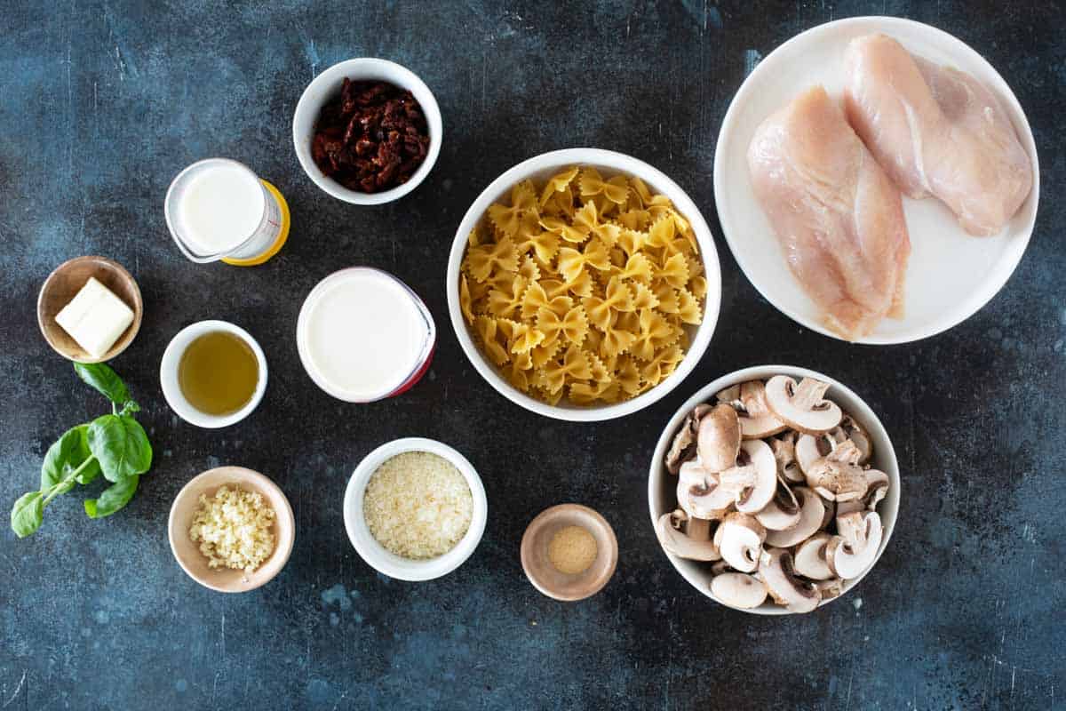 Ingredients for Chicken Pasta Milano.
